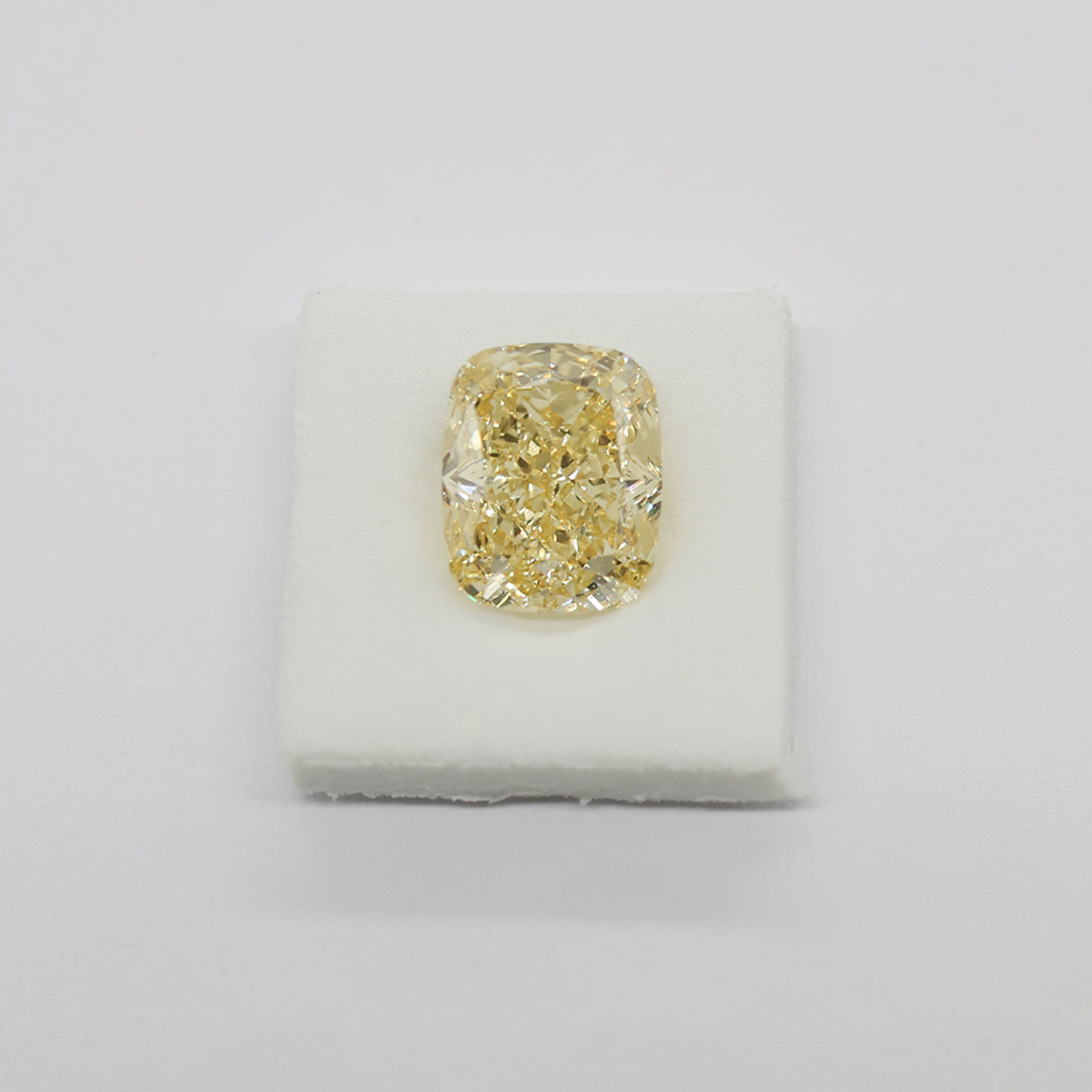 5704 Cushion 1.98ct FIY VS1
