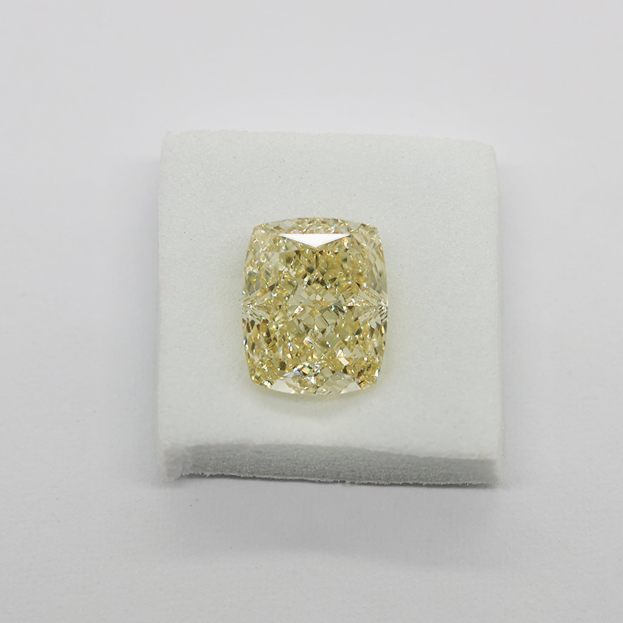 5699 Cushion 2.06ct FIY VS1