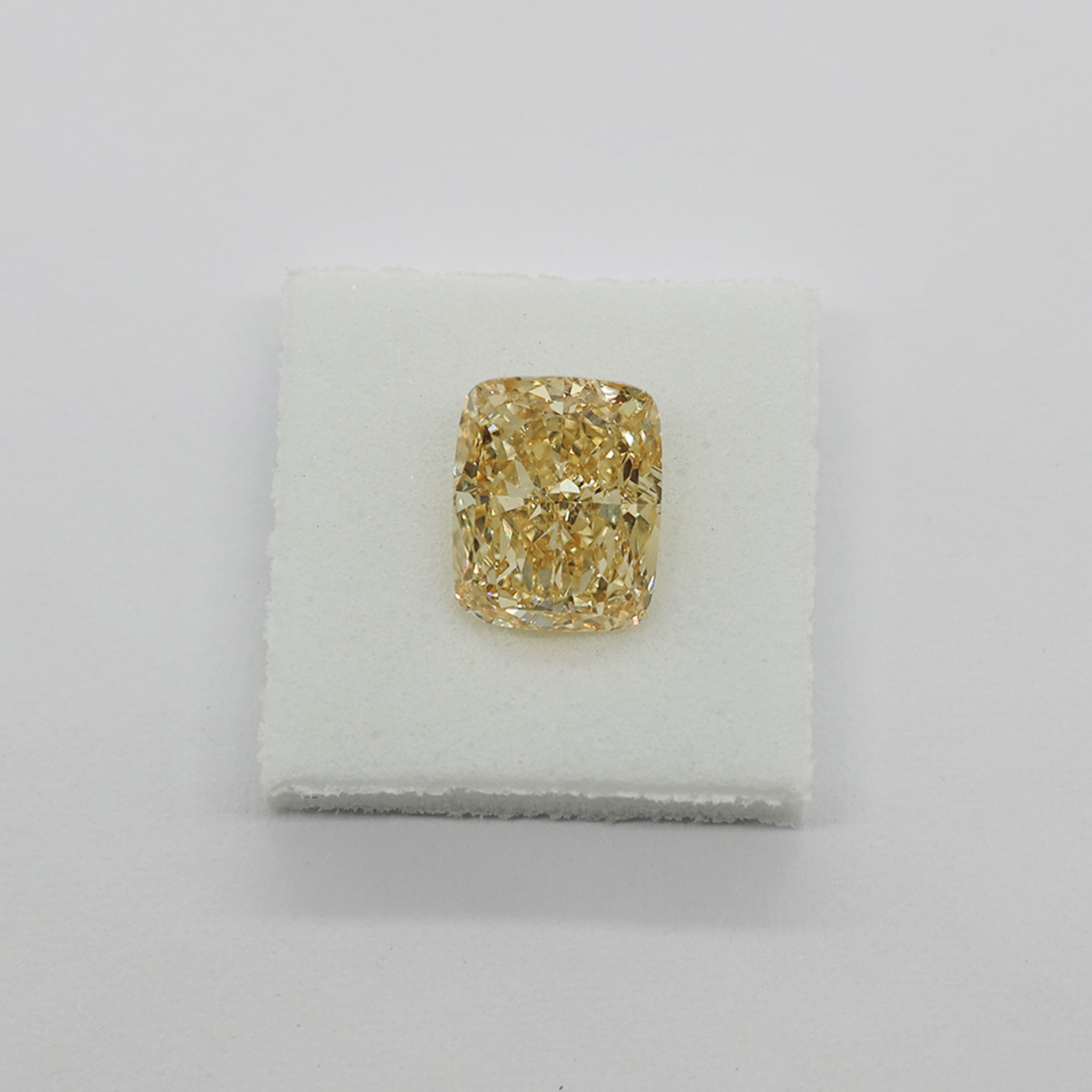 1124 Cushion 2.09ct FIY VVS2