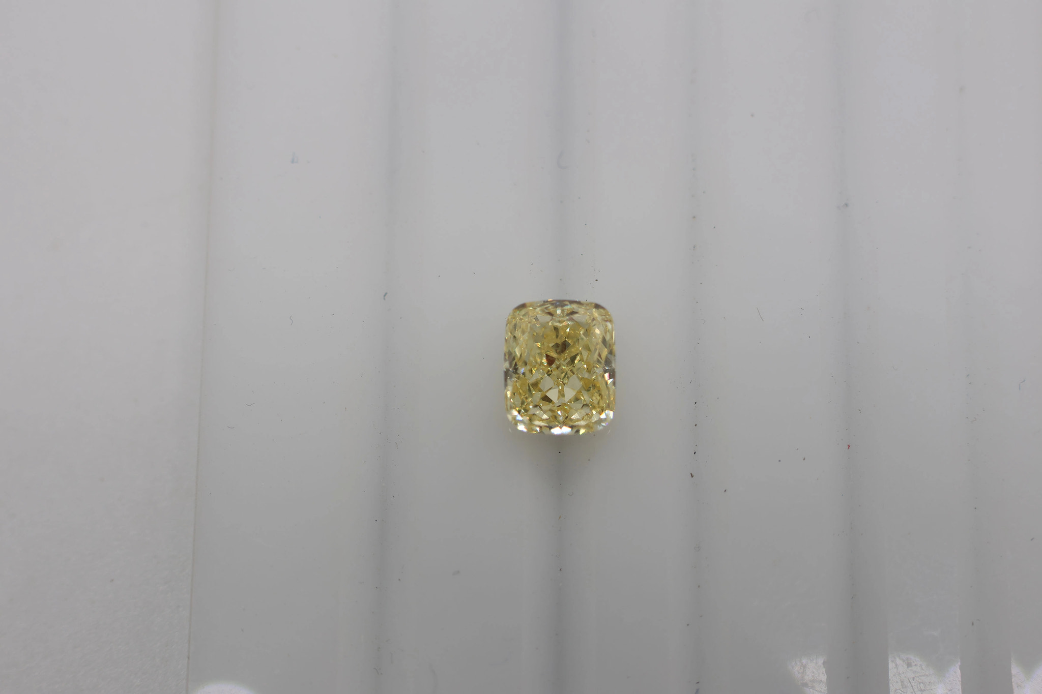 69728 Cushion 2.08ct FY VS1