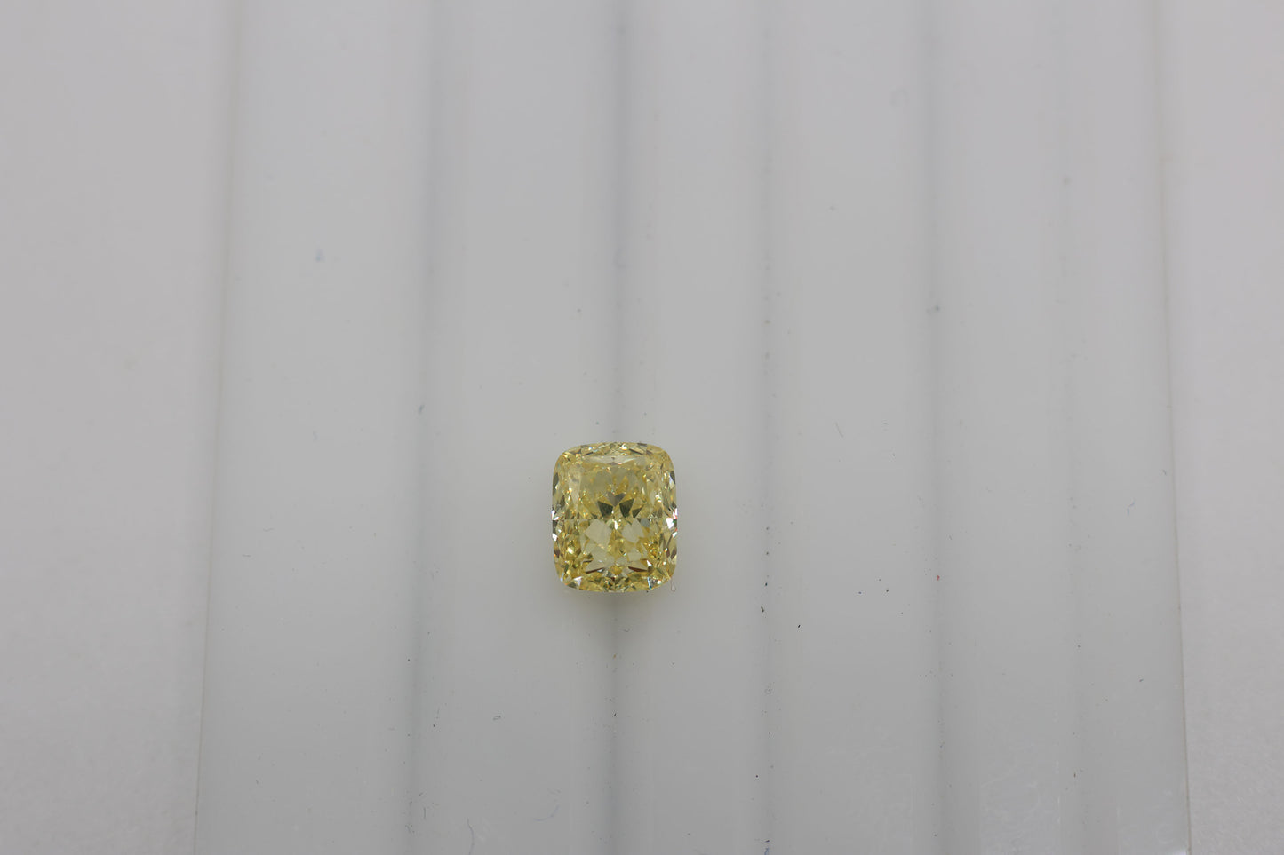 69845 Cushion 2.03ct FY VVS2