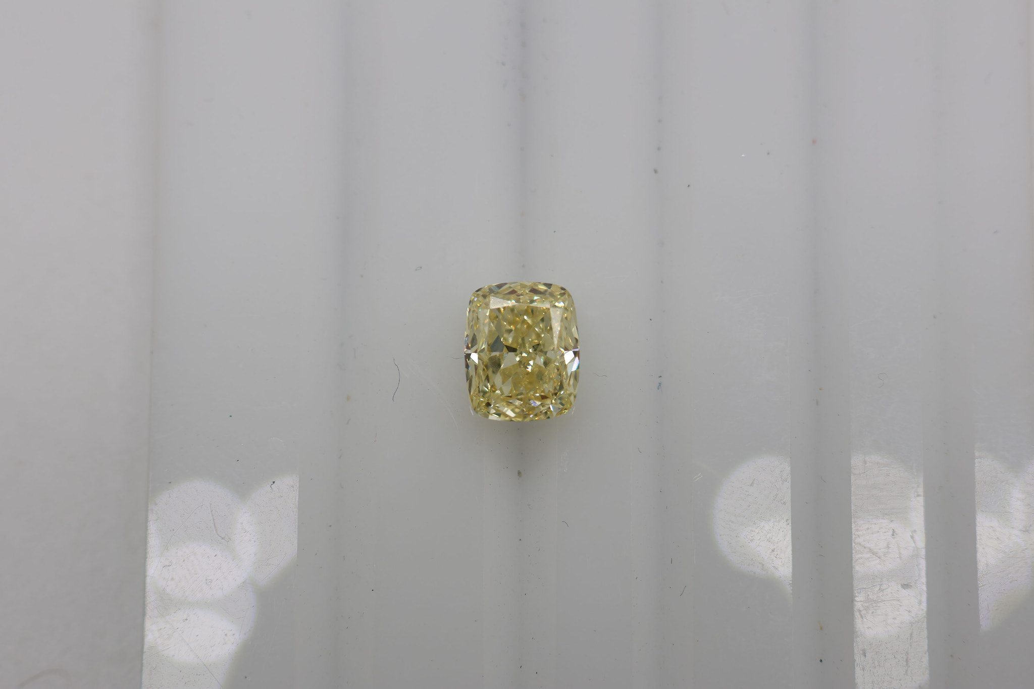 69846 Cushion 2.04ct FY VVS2