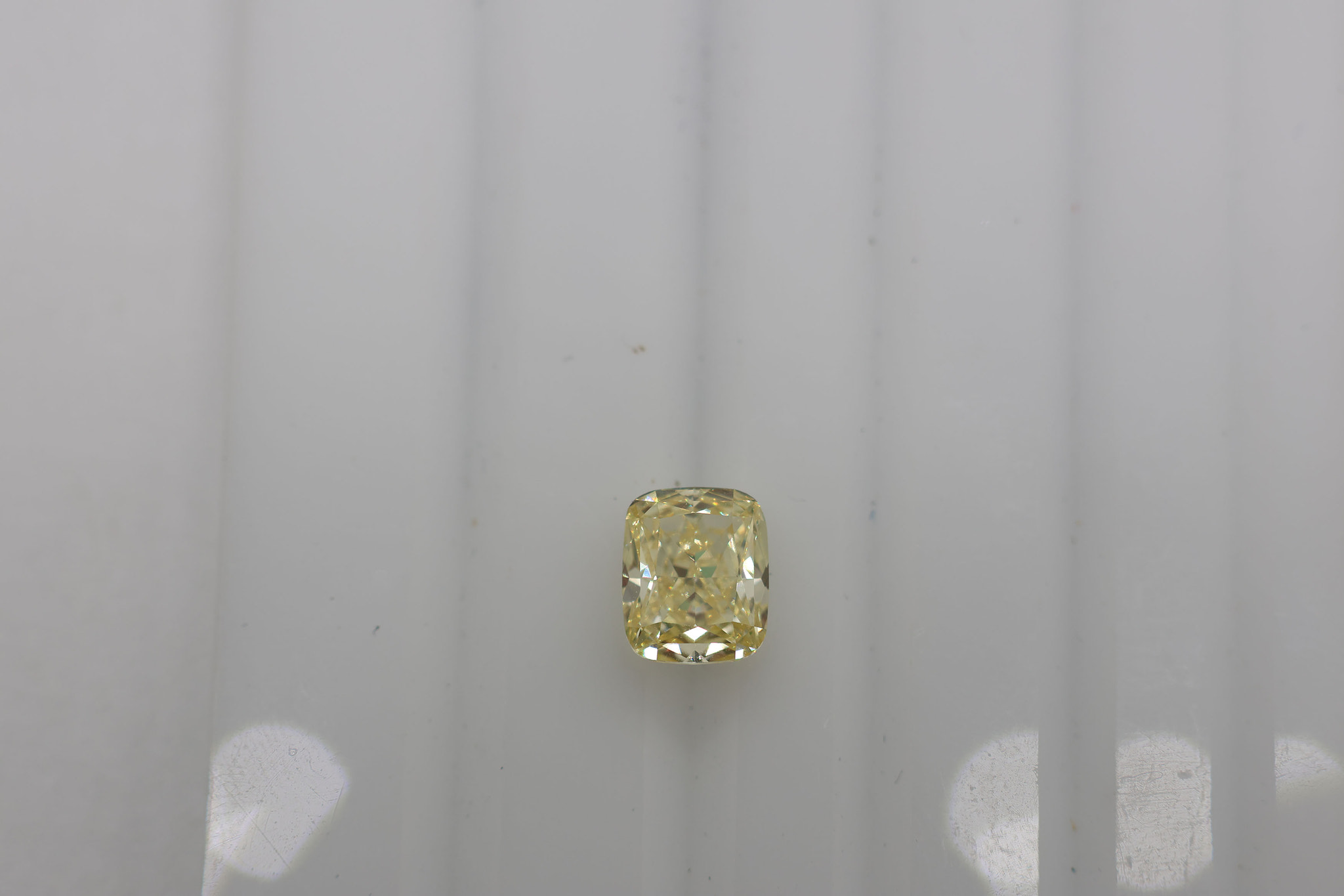 69848 Cushion 2.05ct FY VVS2