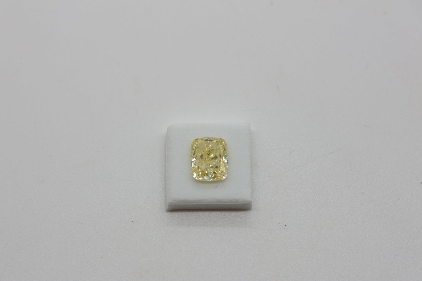 69728 Cushion 2.08ct FY VS1