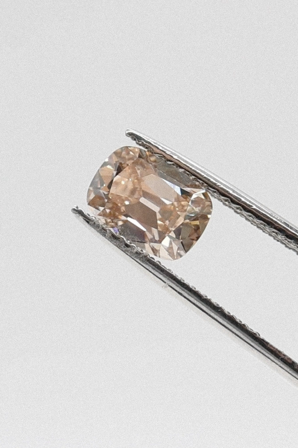 5426 Cushion 2.12ct Light Brown VS1