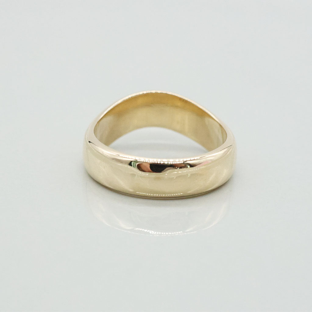 Curved band