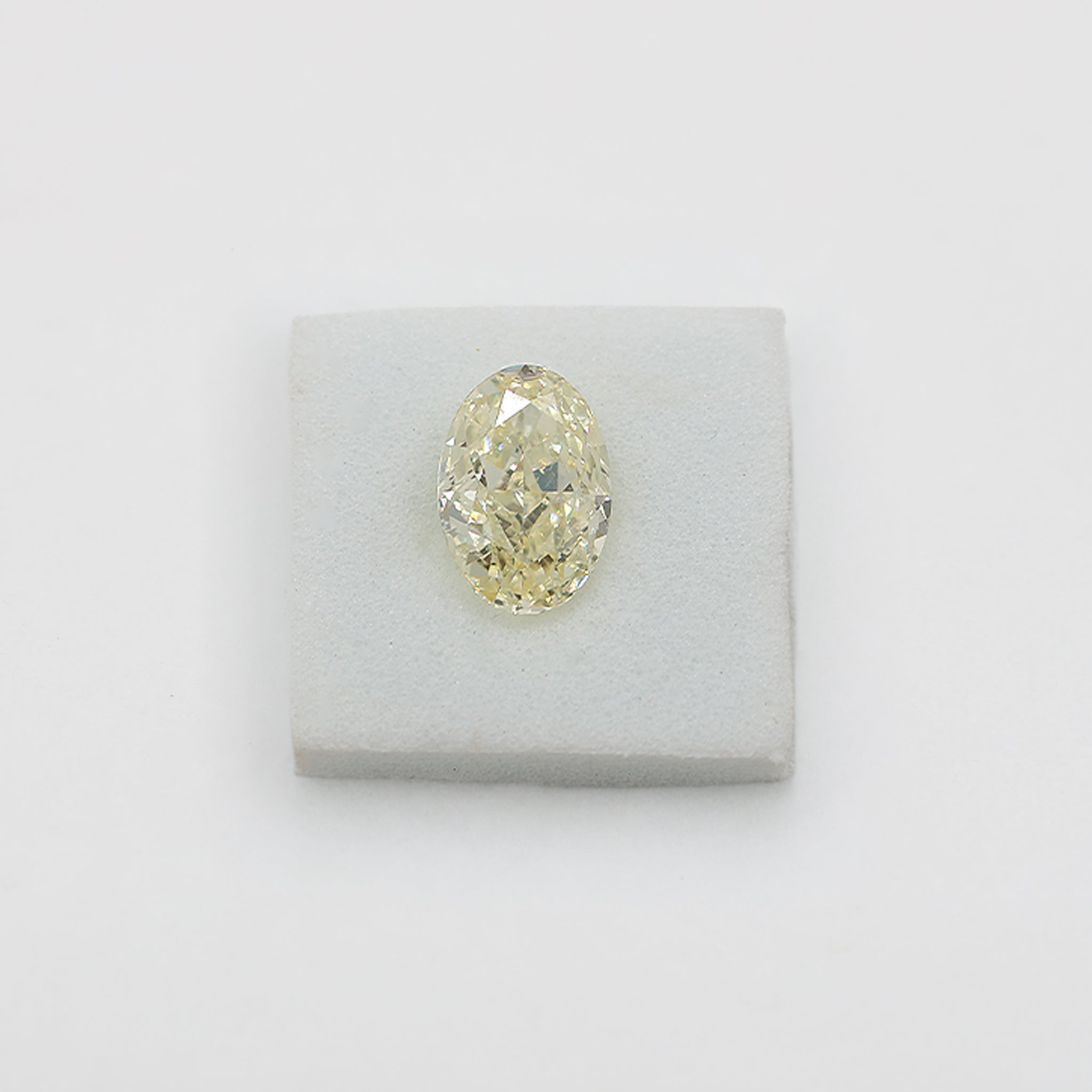 68231 Oval 1.01ct U-V VS1