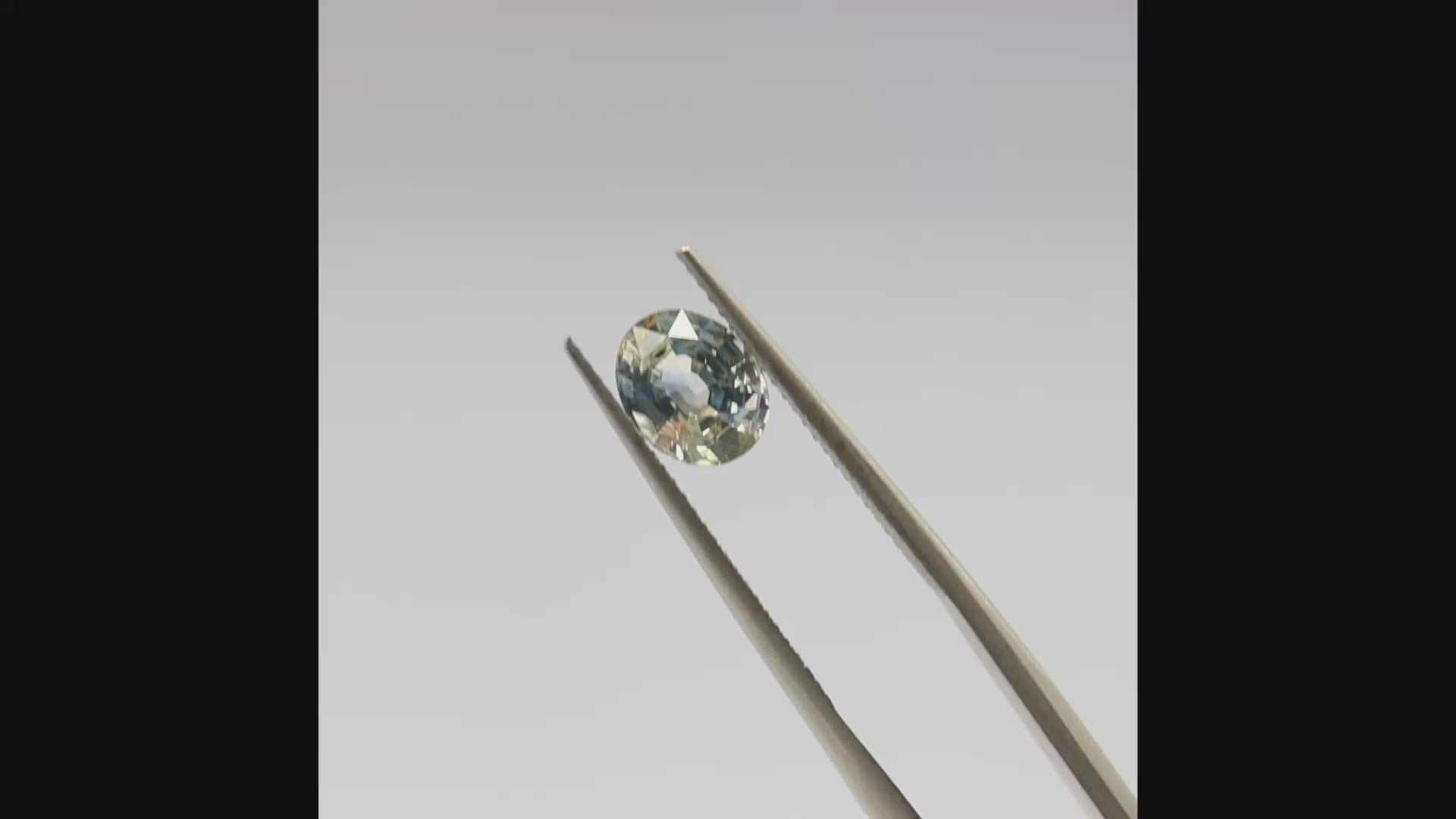 8181 Oval 1.65ct Bi-Colour Ceylon Sapphire
