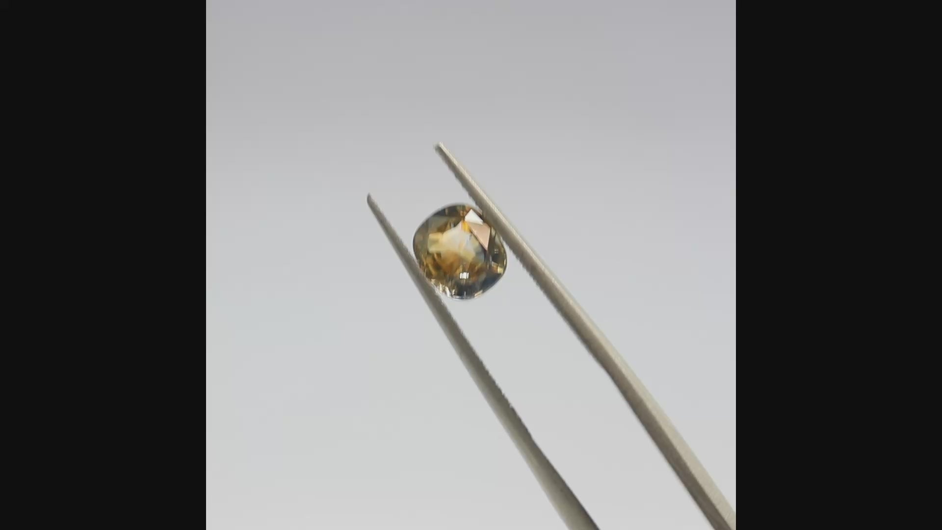 8182 Cushion 1.55ct Bi-Colour Ceylon Sapphire