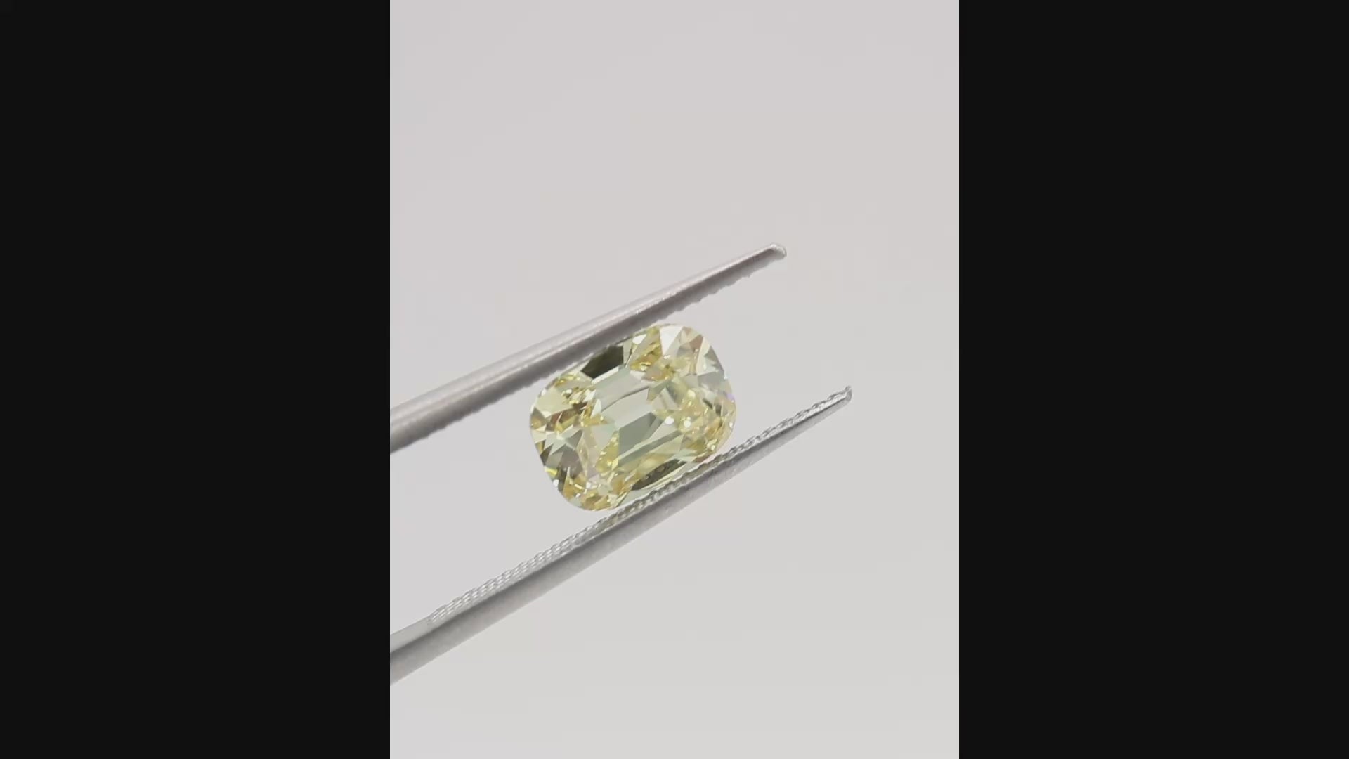 6377 Cushion 2.07ct FY VVS2