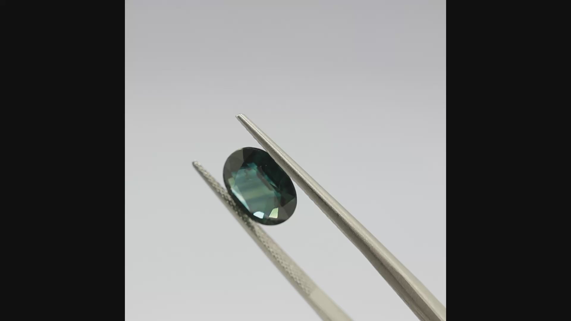 8186 Oval 3.10ct Teal Australian Sapphire