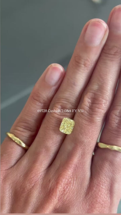69728 Cushion 2.08ct FY VS1